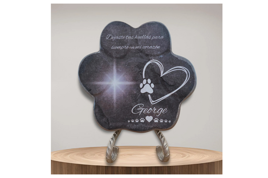 Lápida para Mascotas – Huella de Piedra Personalizada – Diseño en Gris con Texto y Estrella Brillante