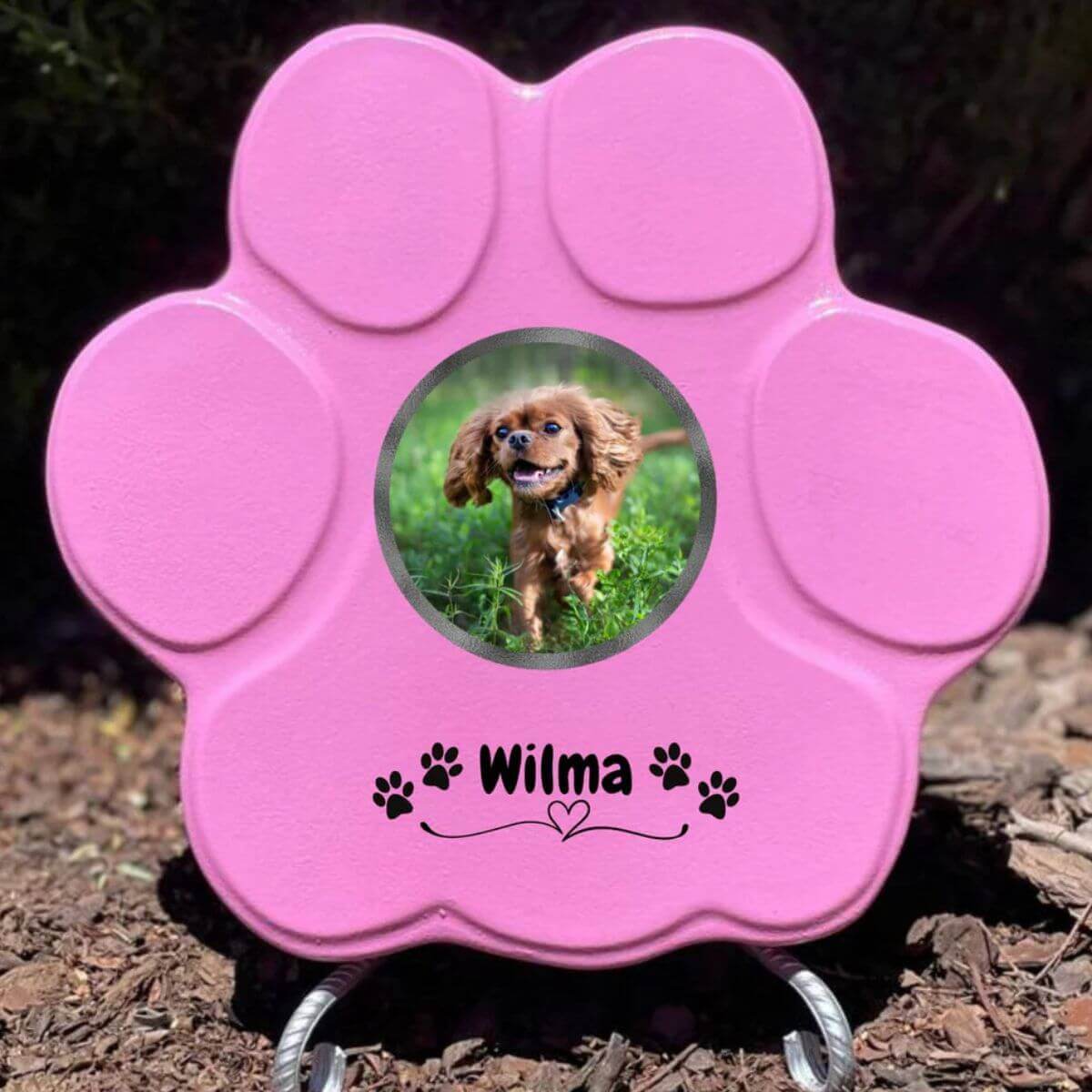 Lápida rosa grande con soporte, tributo de piedra con foto, nombre y decoración de huellas