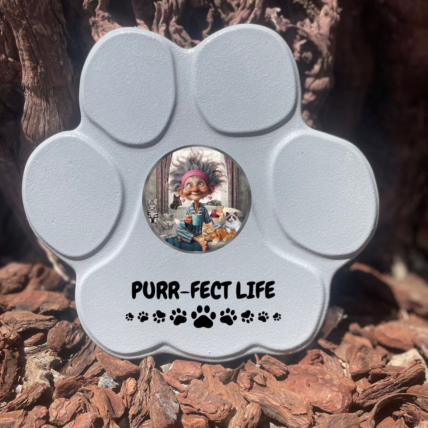Huella de piedra 'Purr-fect Life' en color gris, tamaño mediano, sin soporte para decoración de jardín o hogar.