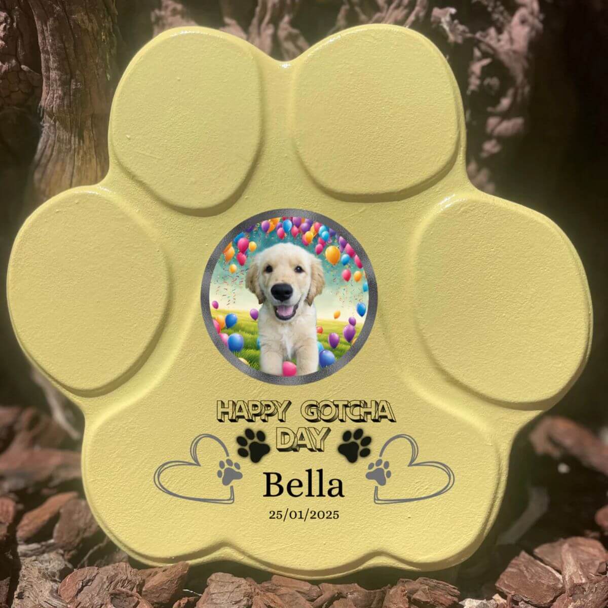 Imagen de la huella de piedra personalizada grande amarillo sin soporte, con foto, nombre y mensaje happy gotcha day— regalo ideal para amantes de las mascotas.

