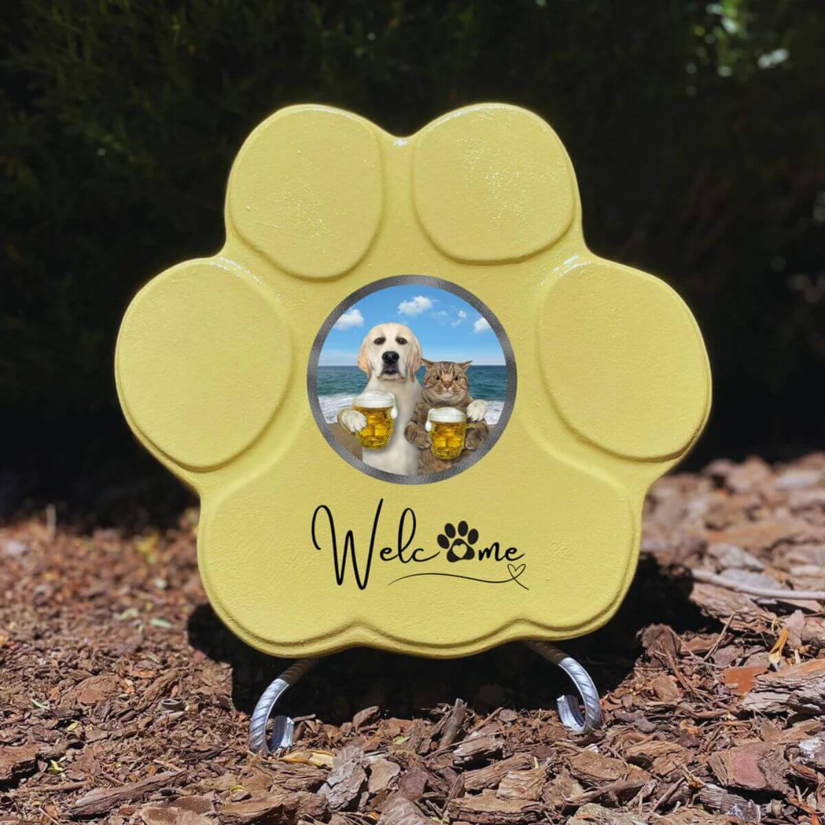 Huella personalizada amarillo mediano con soporte, incluye imagen divertida de perro y gato. Regalo original y único para amantes de mascotas.