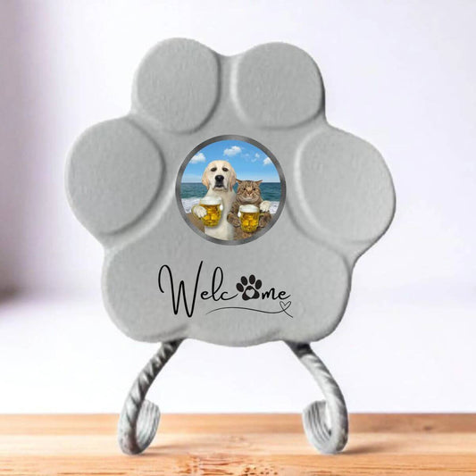 Huella personalizada gris pequeña con soporte, incluye imagen divertida de perro y gato. Regalo original y único para amantes de mascotas.