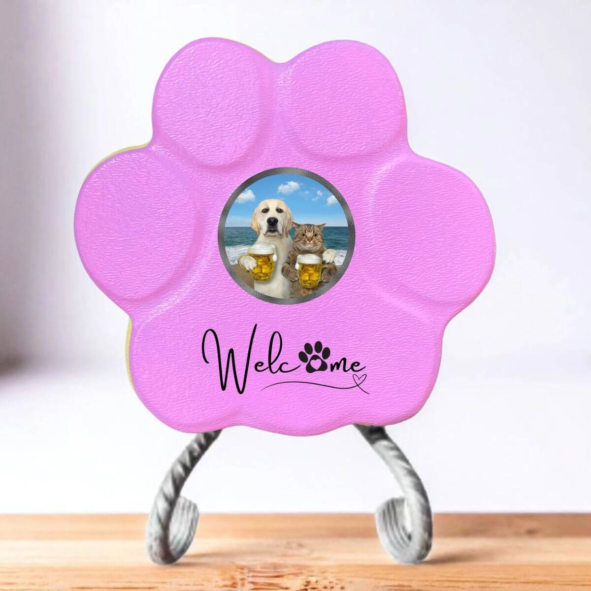 Huella personalizada rosa pequeña con soporte, incluye imagen divertida de perro y gato. Regalo original y único para amantes de mascotas.