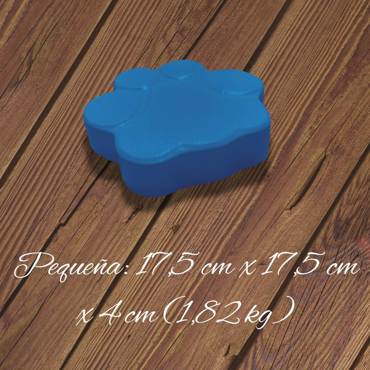 Huella de hormigón azul en vista 3D con pequena : 17.5 cm x 17.5 cm x 4 cm (1.82 kg), perfecta como paso decorativo para exteriores.