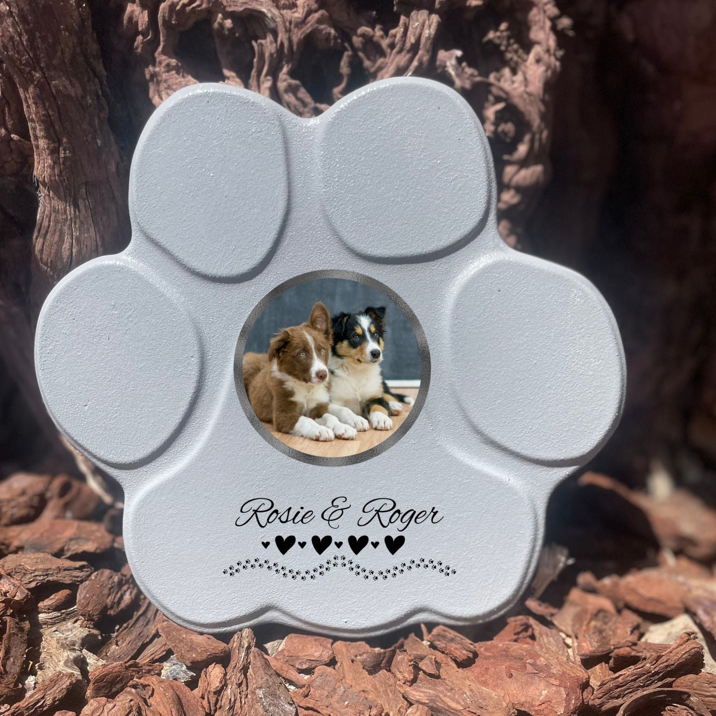 Piedra gris mediana sin soporte con foto y nombres personalizados – homenaje con corazones