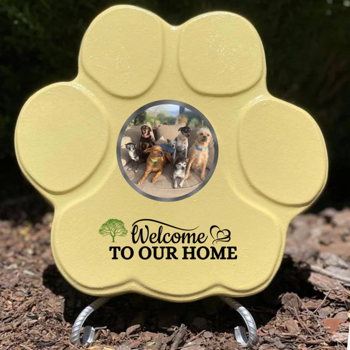 Placa amarillo grande con soporte, con foto de mascota y frase personalizada – regalo hecho a mano para perros y gatos

