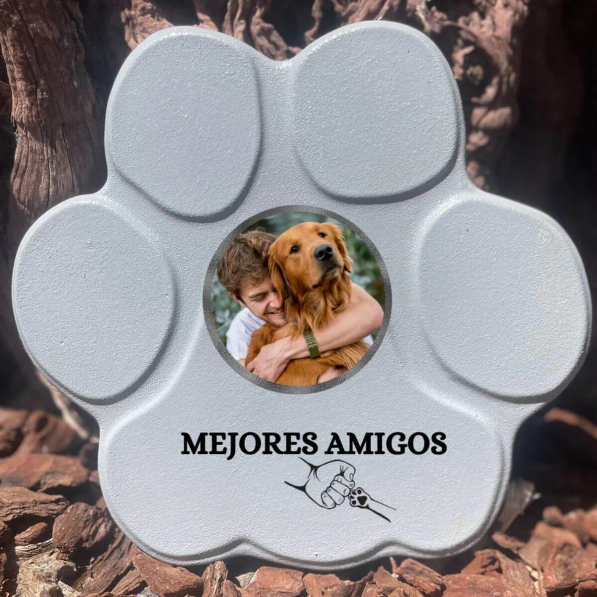 Huella de piedra personalizada grande gris sin soporte, foto de un hombre con su perro y la frase "Mejores Amigos".