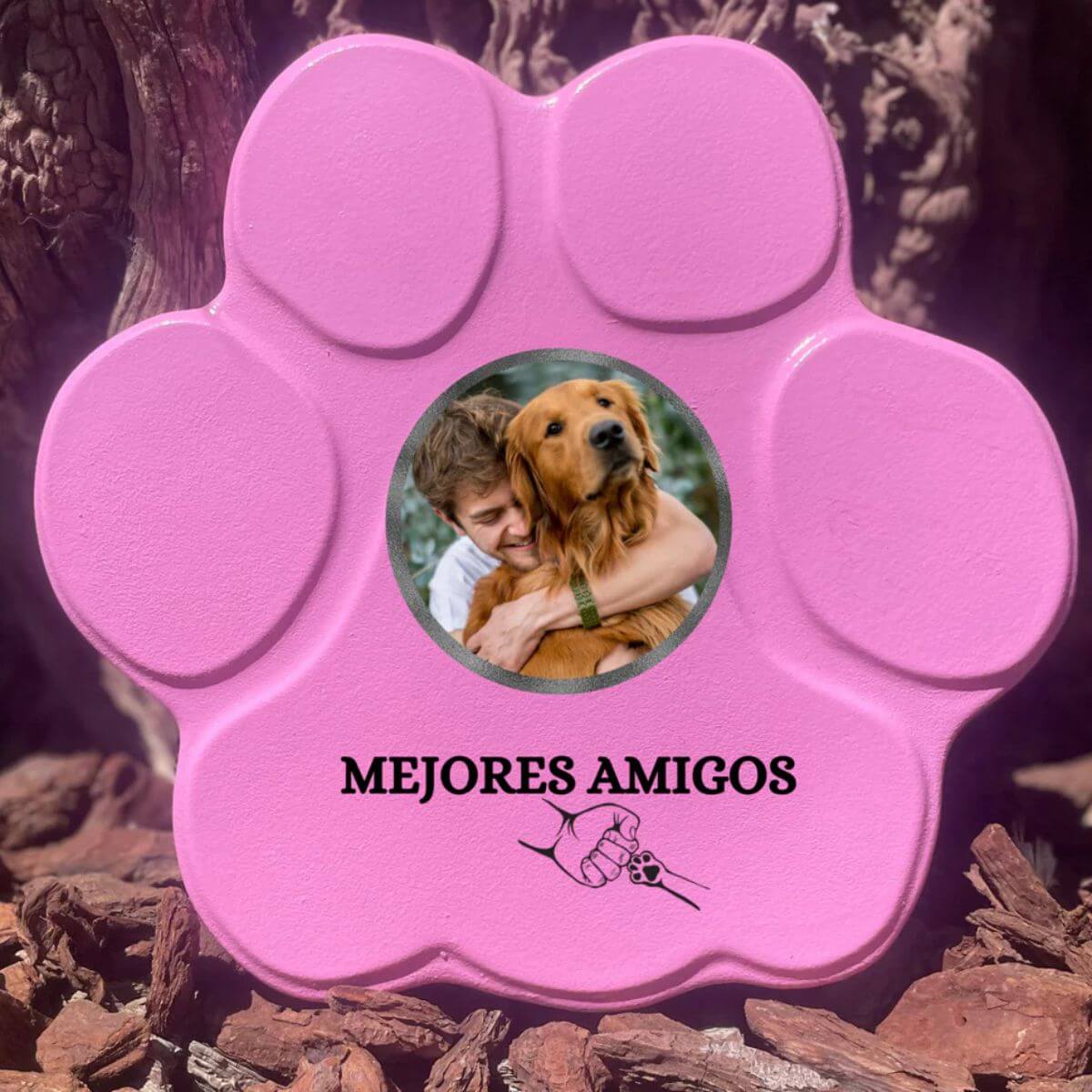 Huella de piedra personalizada grande rosa sin soporte, foto de un hombre con su perro y la frase "Mejores Amigos".