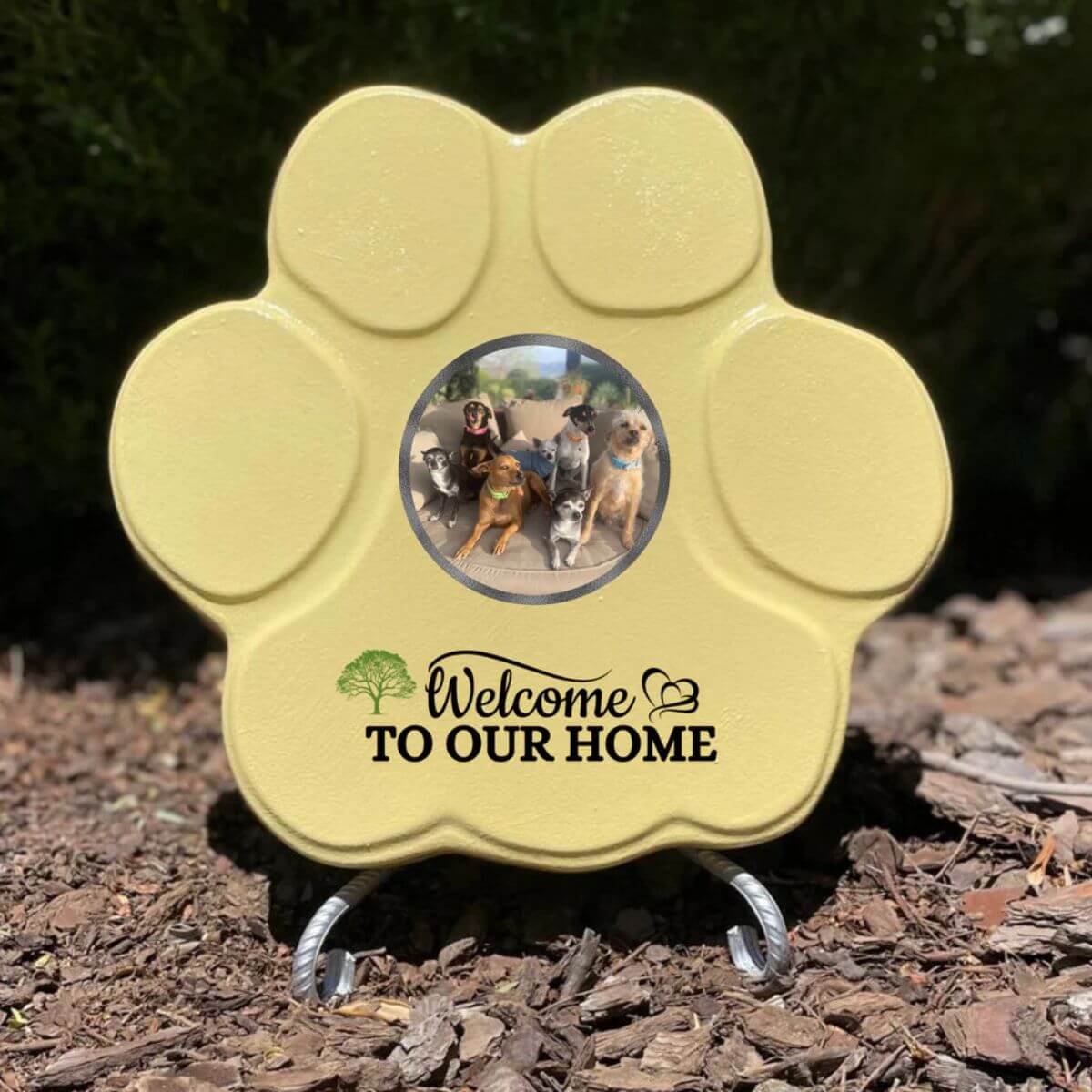 Placa amarillo mediano con soporte, con foto de mascota y frase personalizada – regalo hecho a mano para perros y gatos

