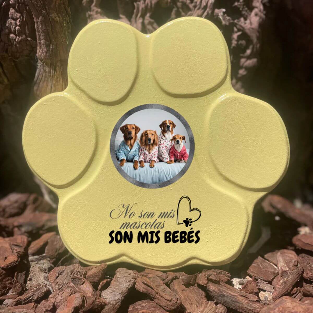 Placa personalizada para mascota mediana amarilla con foto y frase “Son Mis Bebés”, sin soporte