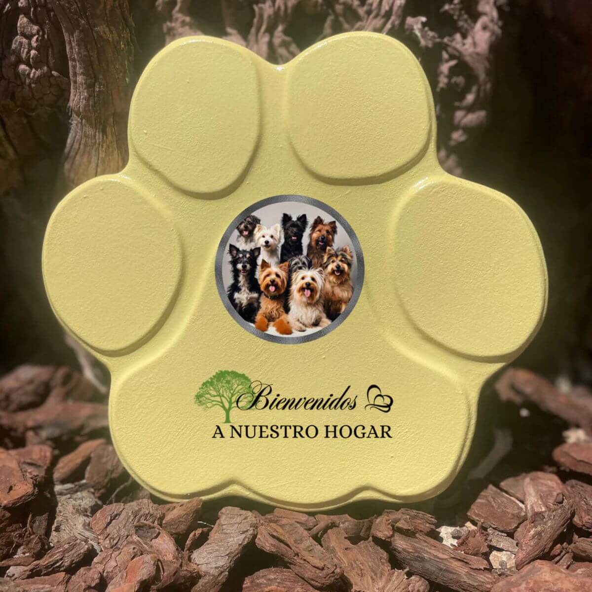 Huella de piedra mediano amarillo sin soporte, personalizada con foto y frase “No son mis mascotas, son mis bebés” — un regalo especial para tu mascota.


