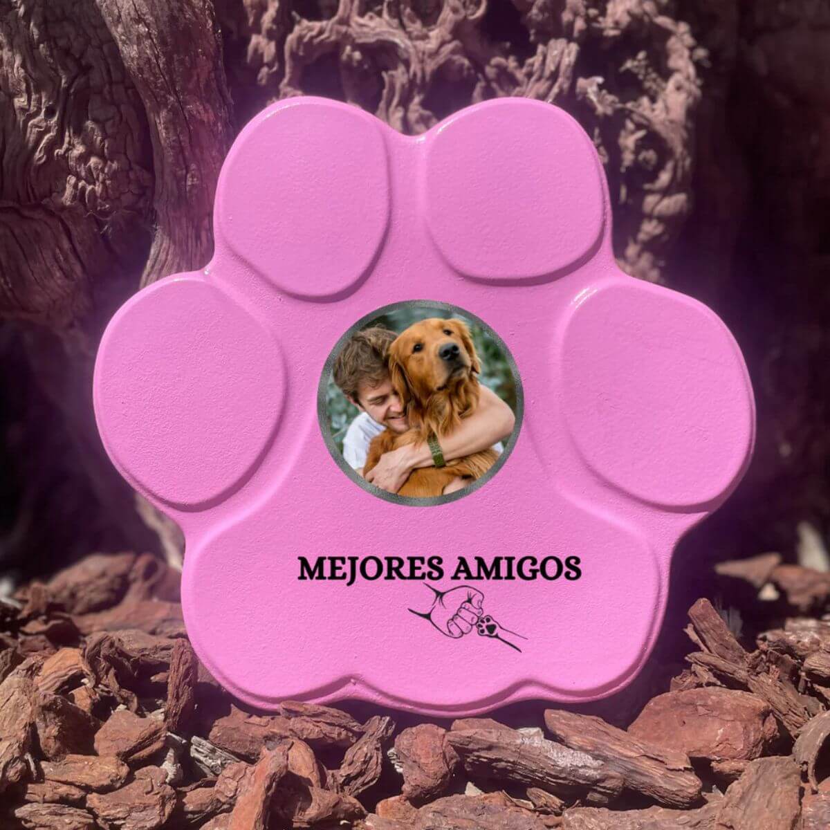 Huella de piedra personalizada mediano rosa sin soporte, foto de un hombre con su perro y la frase "Mejores Amigos".
