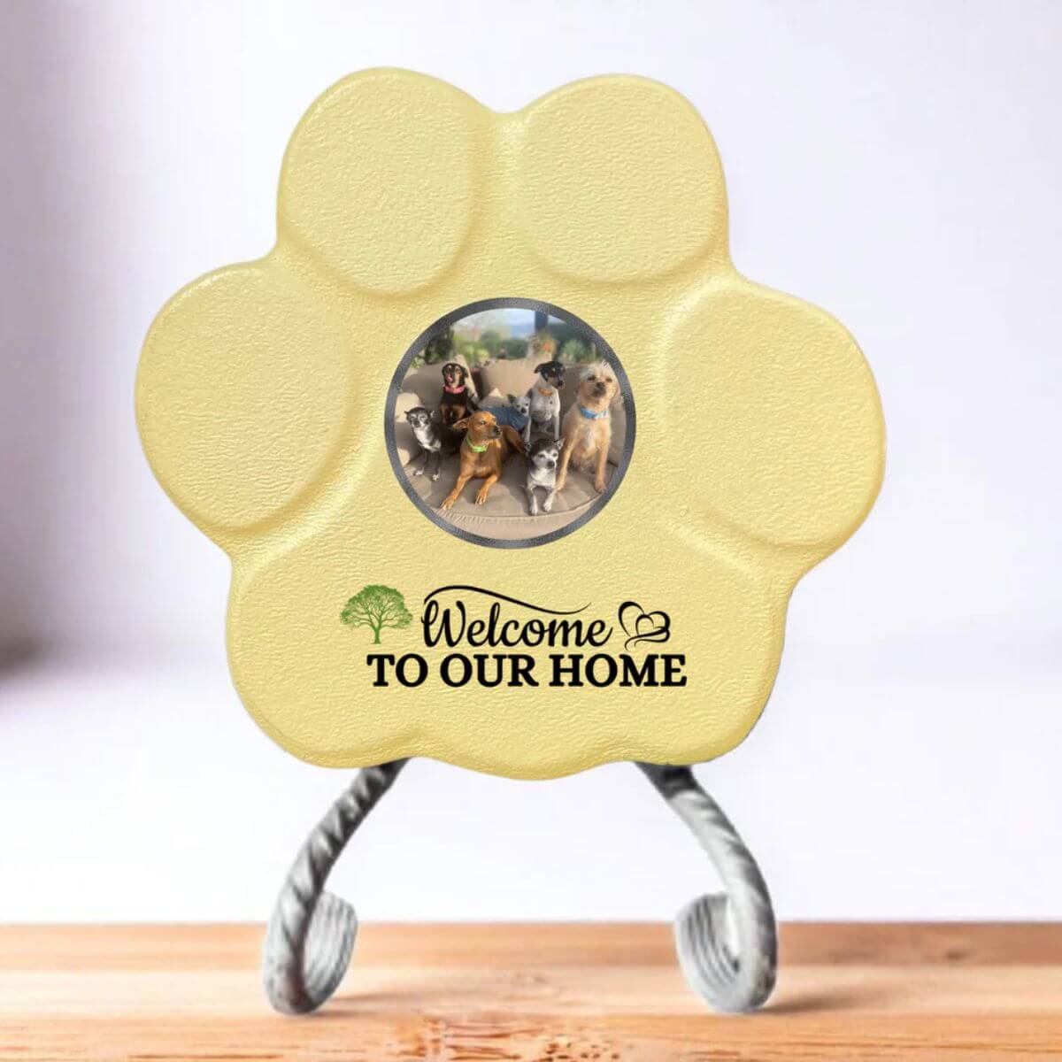 Placa amarillo pequeño con soporte, con foto de mascota y frase personalizada – regalo hecho a mano para perros y gatos