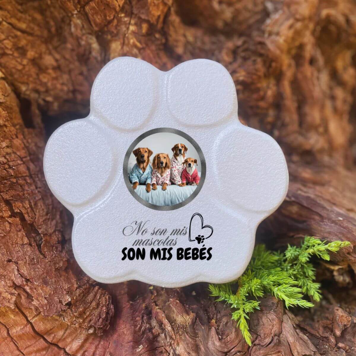 Placa personalizada para perro pequeña gris con foto y frase “Son Mis Bebés”, sin soporte