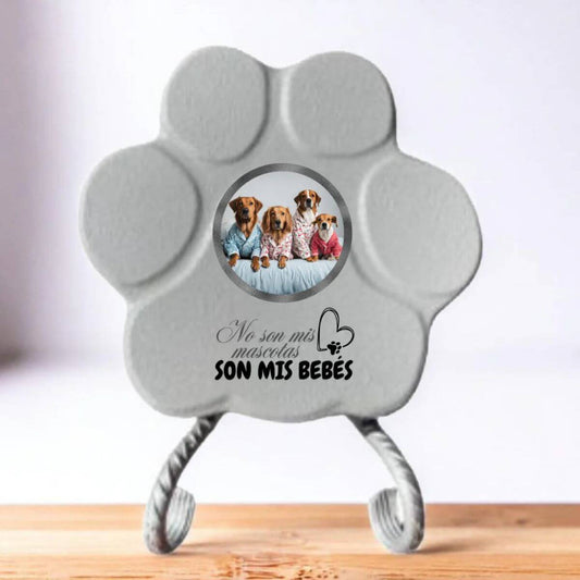 Placa personalizada para perro pequeña gris con foto y frase “Son Mis Bebés”, con soporte