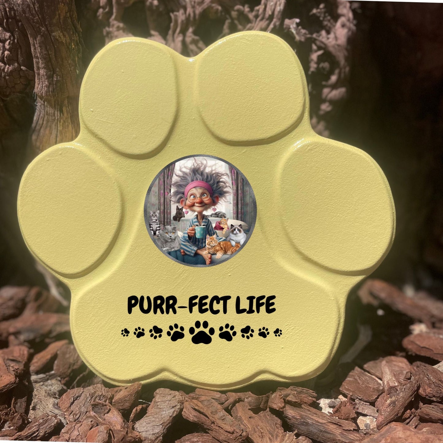 Huella de piedra 'Purr-fect Life' en color amarillo, tamaño mediano, sin soporte para decoración de jardín o hogar.