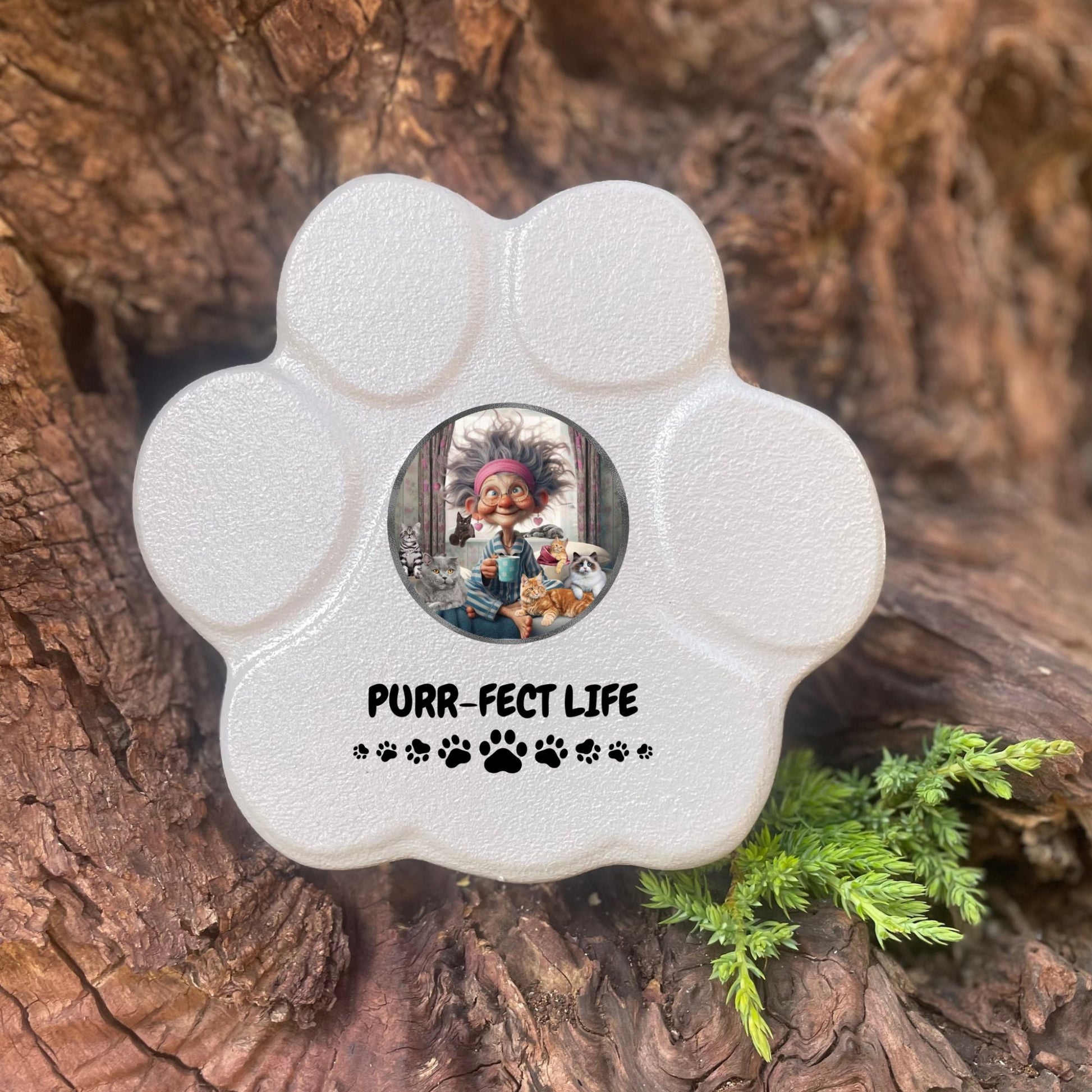 Huella de piedra 'Purr-fect Life' en color gris, tamaño pequeña, sin soporte para decoración de jardín o hogar.