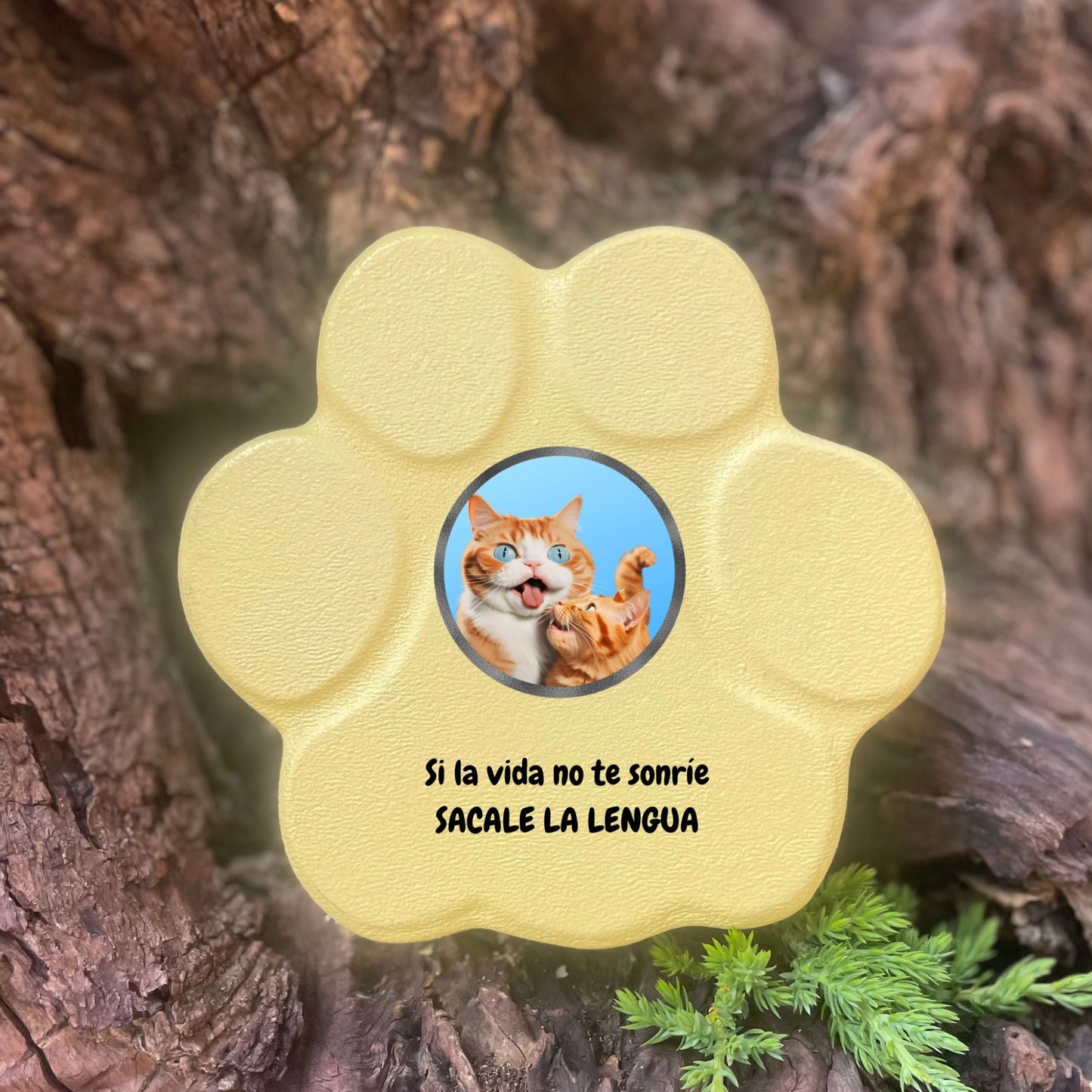 Huella de piedra ' en color amarillo, tamaño pequeno, sin soporte para decoración de jardín o hogar.