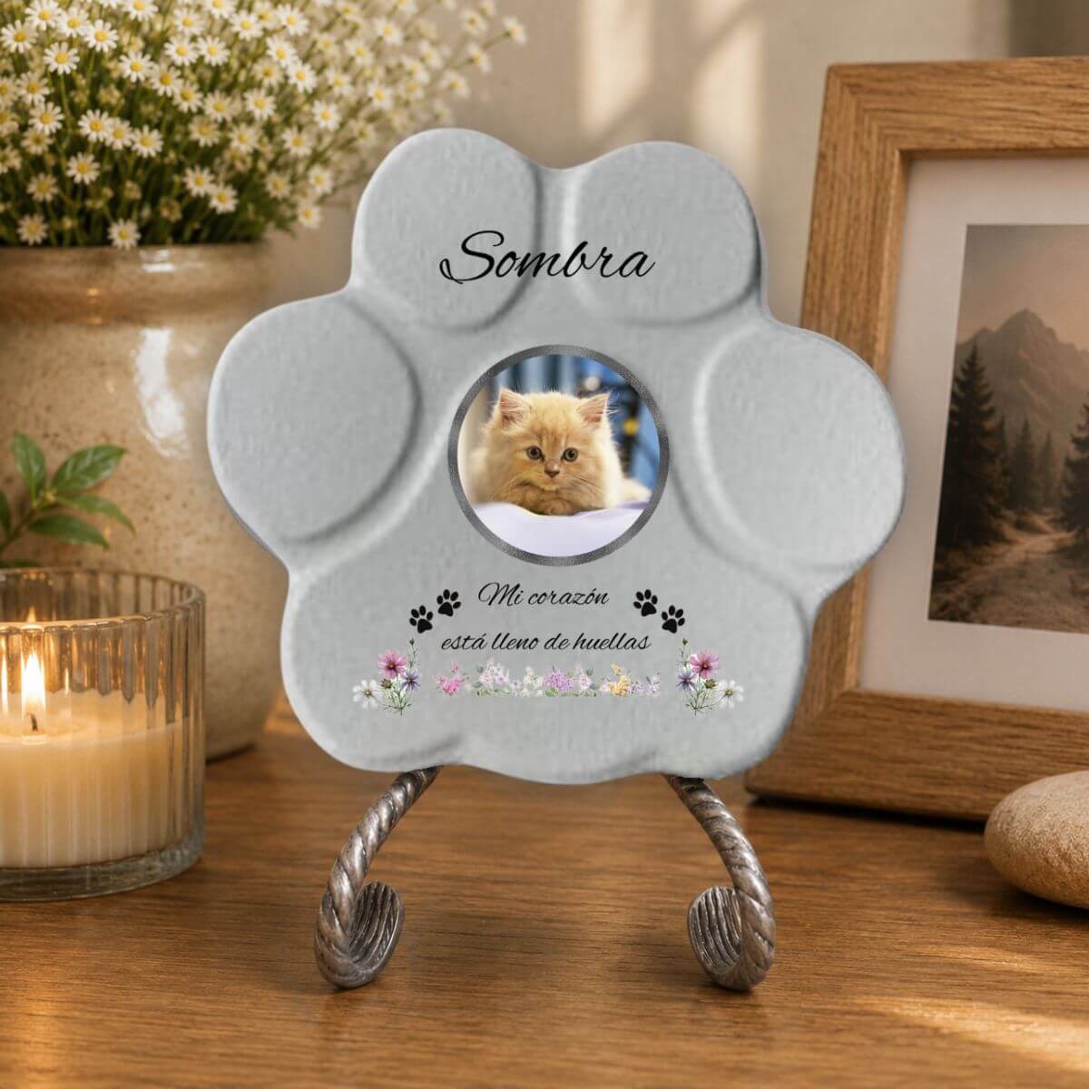 Placa conmemorativa para gato con foto y flores decorativas para hogar en color gris