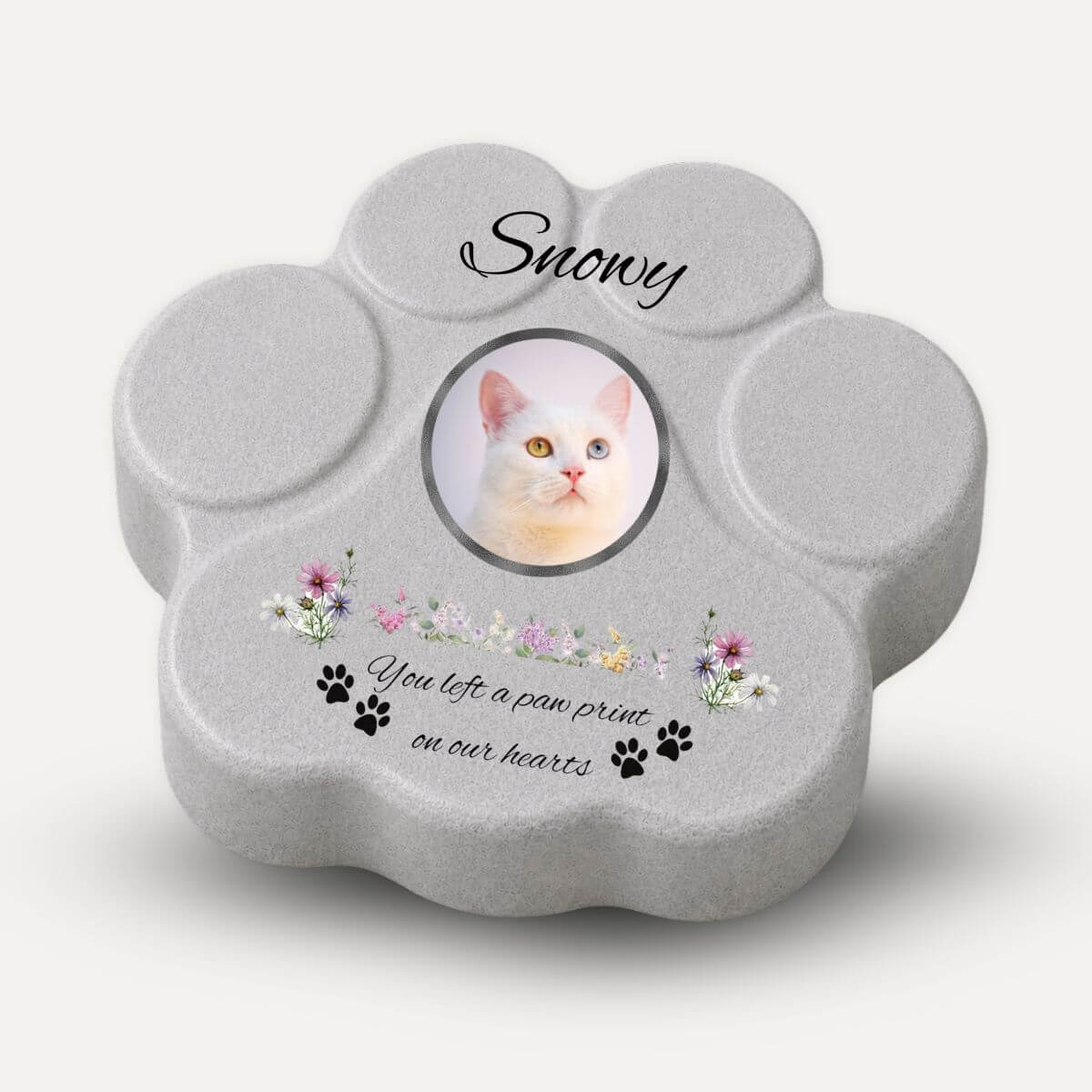 Lápida memorial para gato con foto personalizada, frase conmemorativa y huellas decorativas en acabado gris tipo piedra