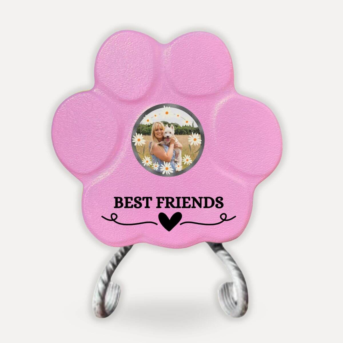 Placa personalizada "Best Friends" con foto para mujeres y sus mascotas sobre soporte en color rosa.