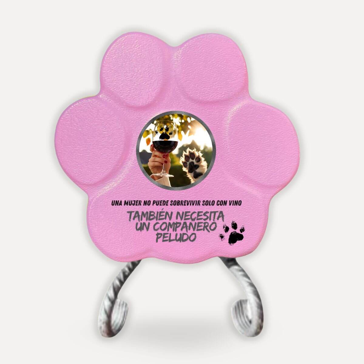 Placa divertida de hormigón para mujer amante de los perros con soporte y la frase "Una mujer no puede sobrevivir solo con vino, también necesita un compañero peludo", color rosa.