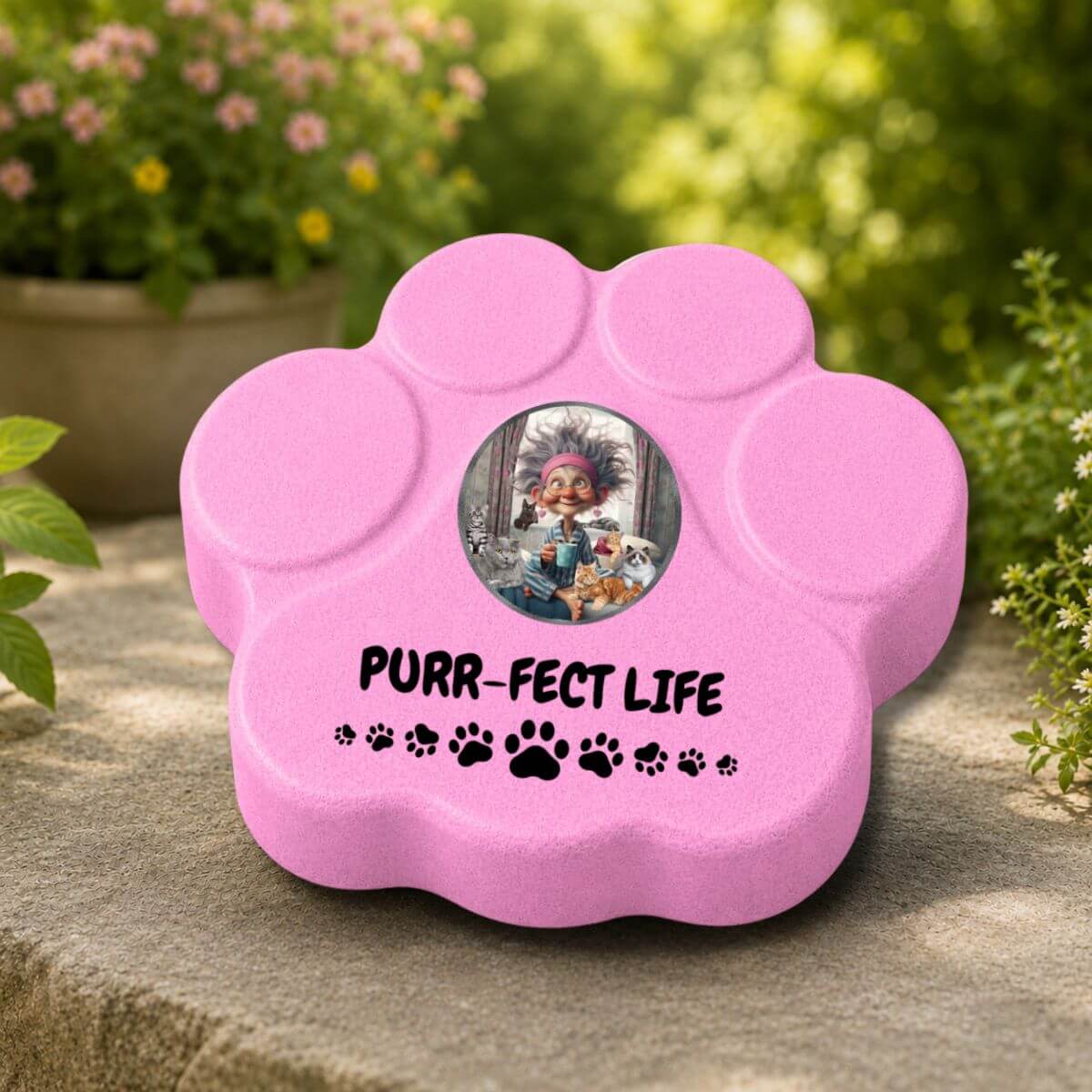 Placa decorativa artesanal en color rosa con diseño Purr-fect Life para exteriores protegidos o semiprotegidos