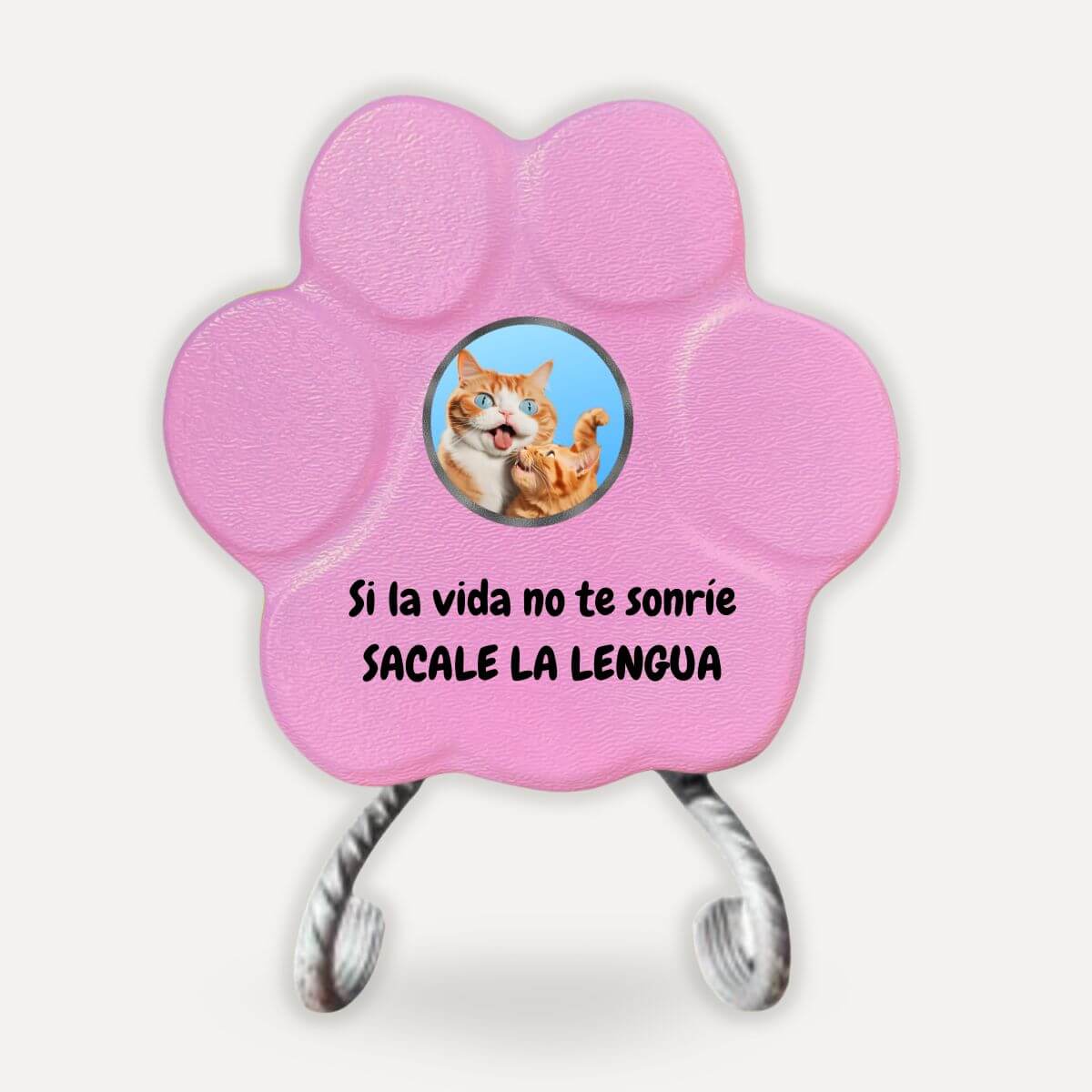 Placa decorativa de hormigón en color rosa con soporte, diseño de gato y la frase "Si la vida no te sonríe, sácale la lengua"