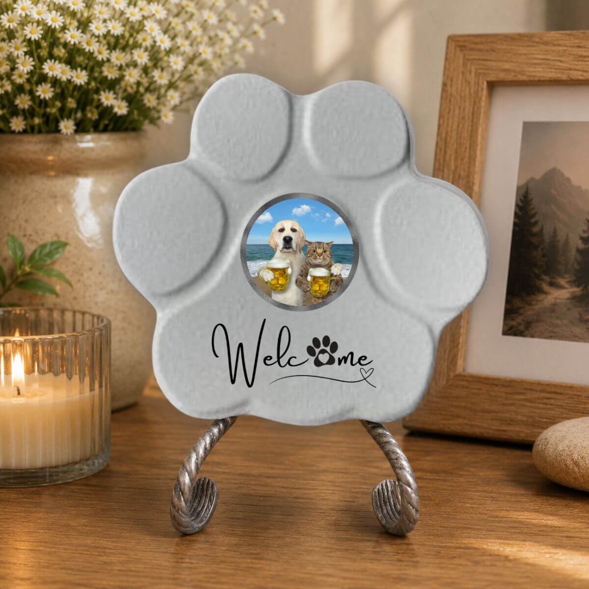 Placa decorativa artesanal en color gris con diseño Welcome para decorar la entrada o el recibidor
