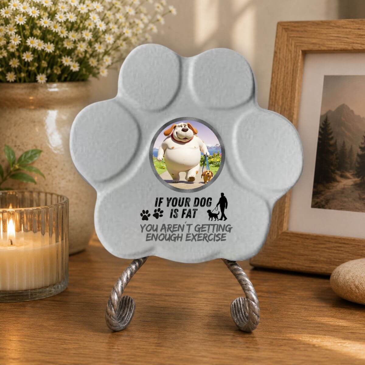 Placa divertida de hormigón en color gris con la frase "If Your Dog Is Fat, You Aren't Getting Enough Exercise" como decoración para el hogar.