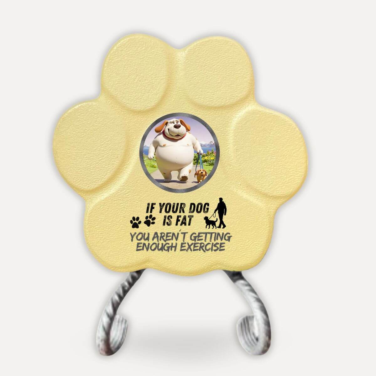 Placa divertida de hormigón en color amarilla con la frase "If Your Dog Is Fat, You Aren't Getting Enough Exercise" sobre soporte decorativo.