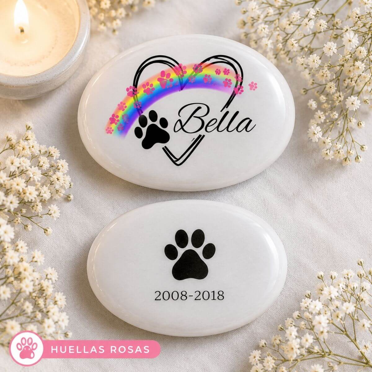 Guijarros de cristal personalizados para mascota con nombre Bella, huellas rosas y reverso con huella y fechas de recuerdo