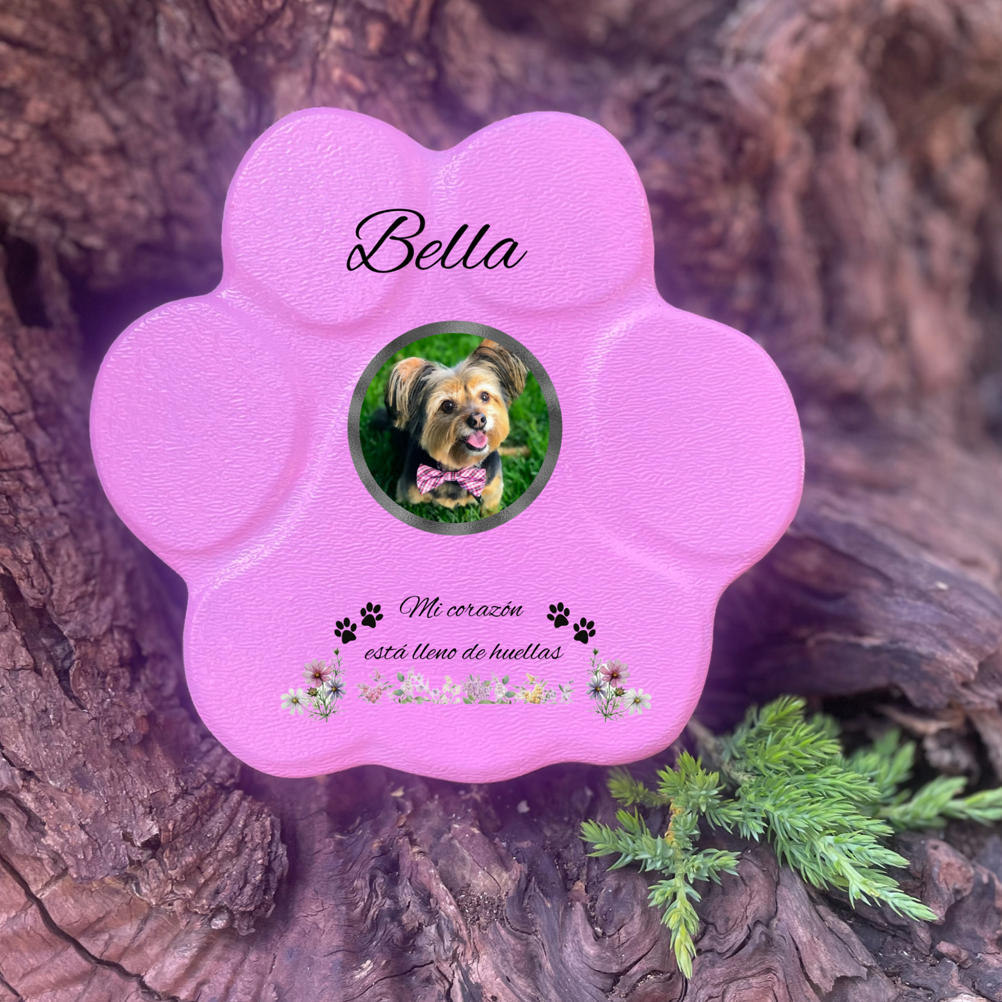 Huella rosa pequeña sin soporte, con imagen de mascota y diseño floral con frase emotiva