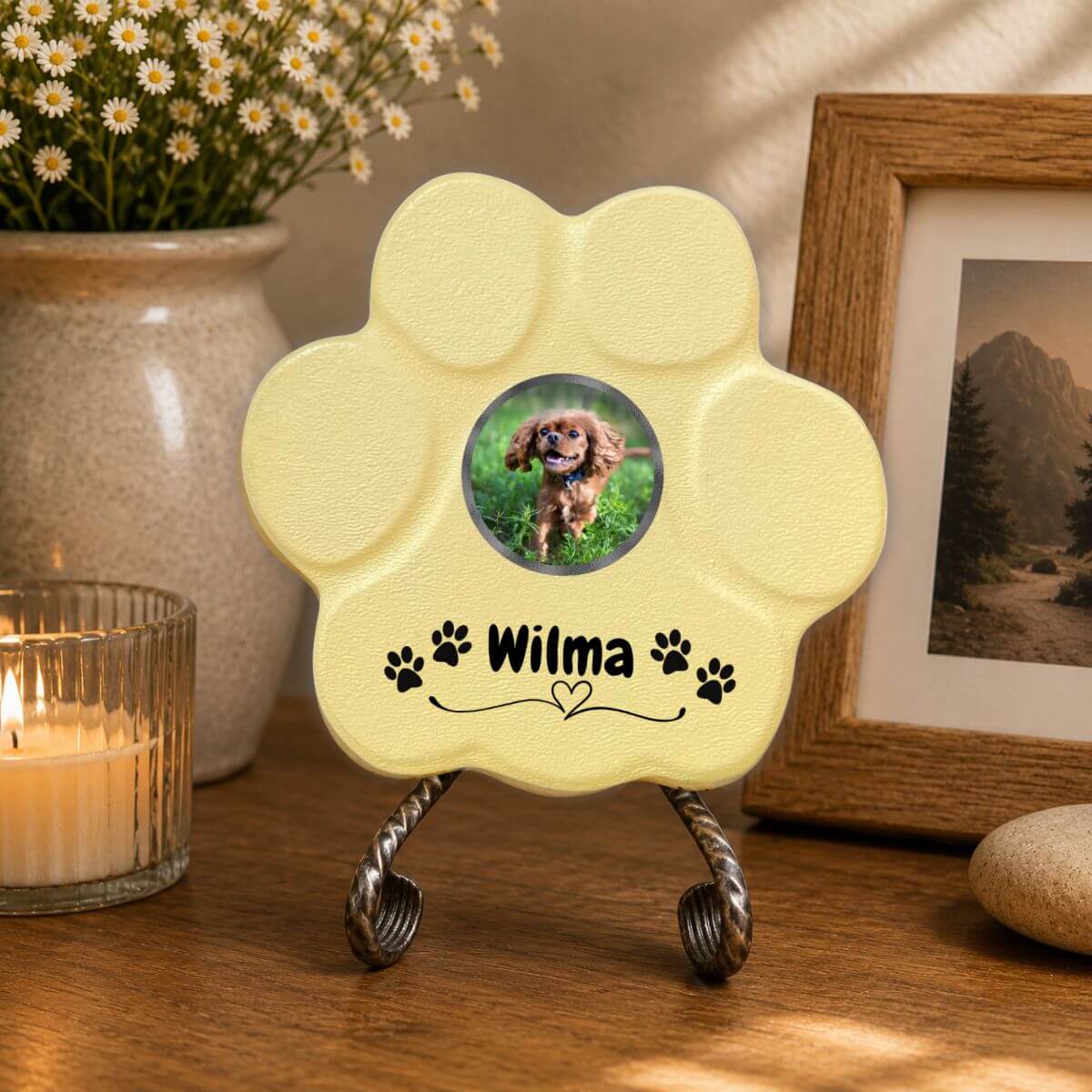 Huella conmemorativa amarilla para perros con foto personalizada y nombre decorado con patitas para hogar