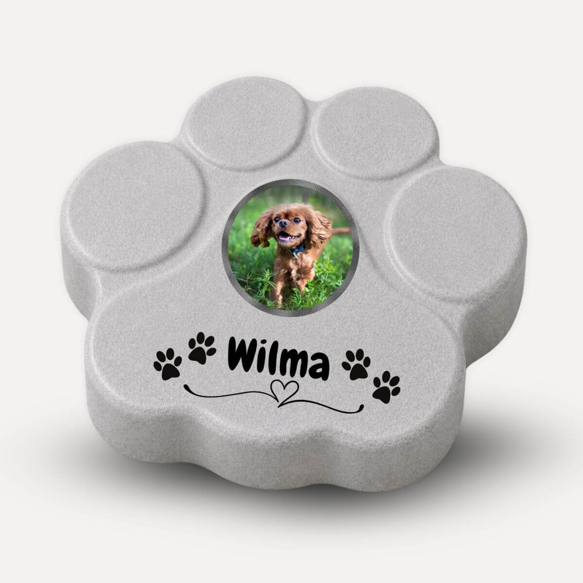 Huella conmemorativa gris para perros con foto personalizada y nombre decorado con patitas y corazón