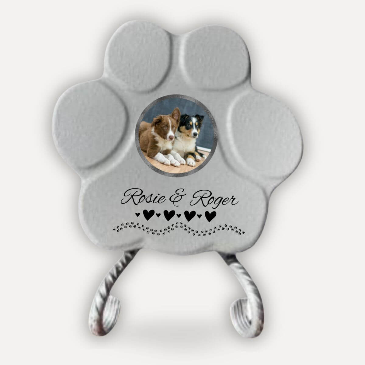 Huella conmemorativa gris para perros con foto personalizada y nombres múltiples sobre soporte decorativo