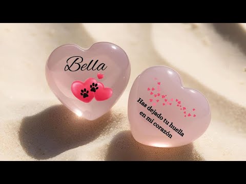Video del corazón de cuarzo rosa personalizado mostrando su tamaño real, con vista frontal y trasera, junto a la caja de madera. Recuerdo compacto y emotivo para mascotas.